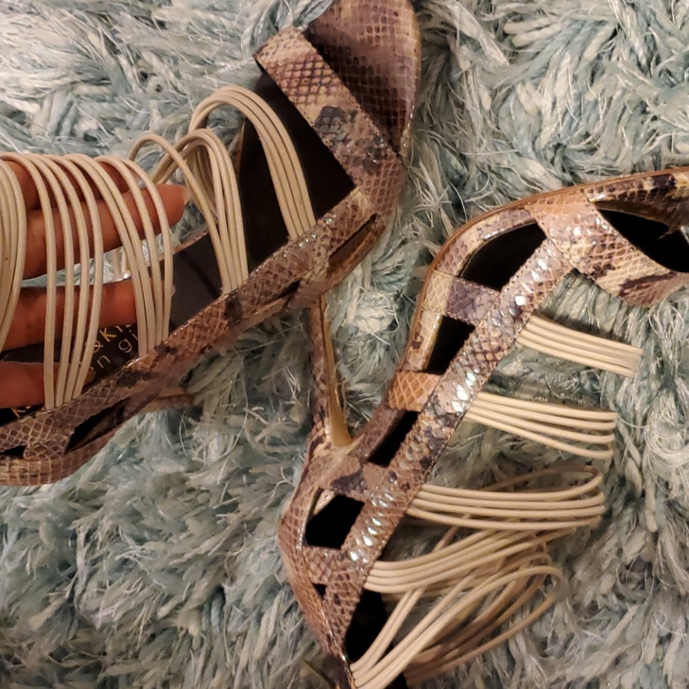Shoes - Picture 4 of 4